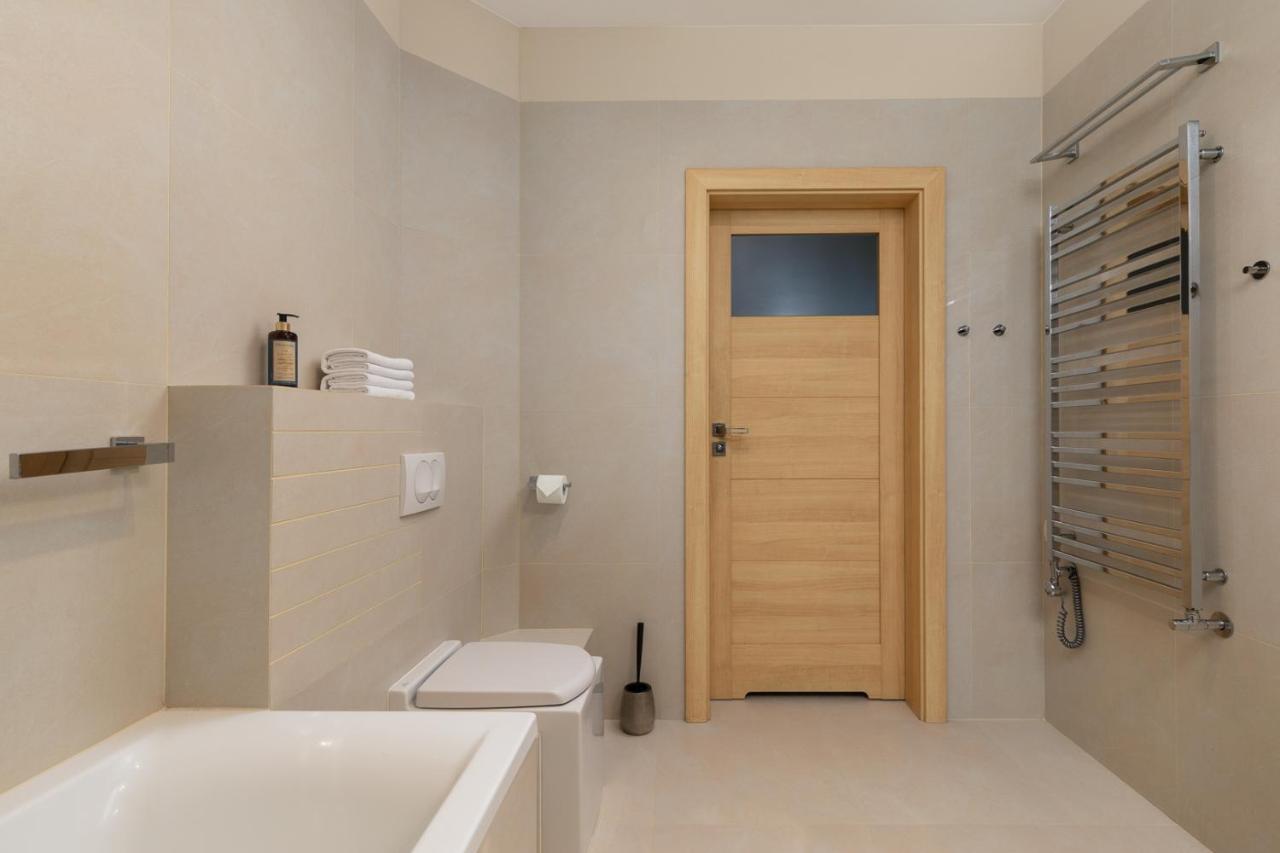 Apartment Slominskiego 5 II With Balcony By Noclegi Renters Варшава Екстериор снимка